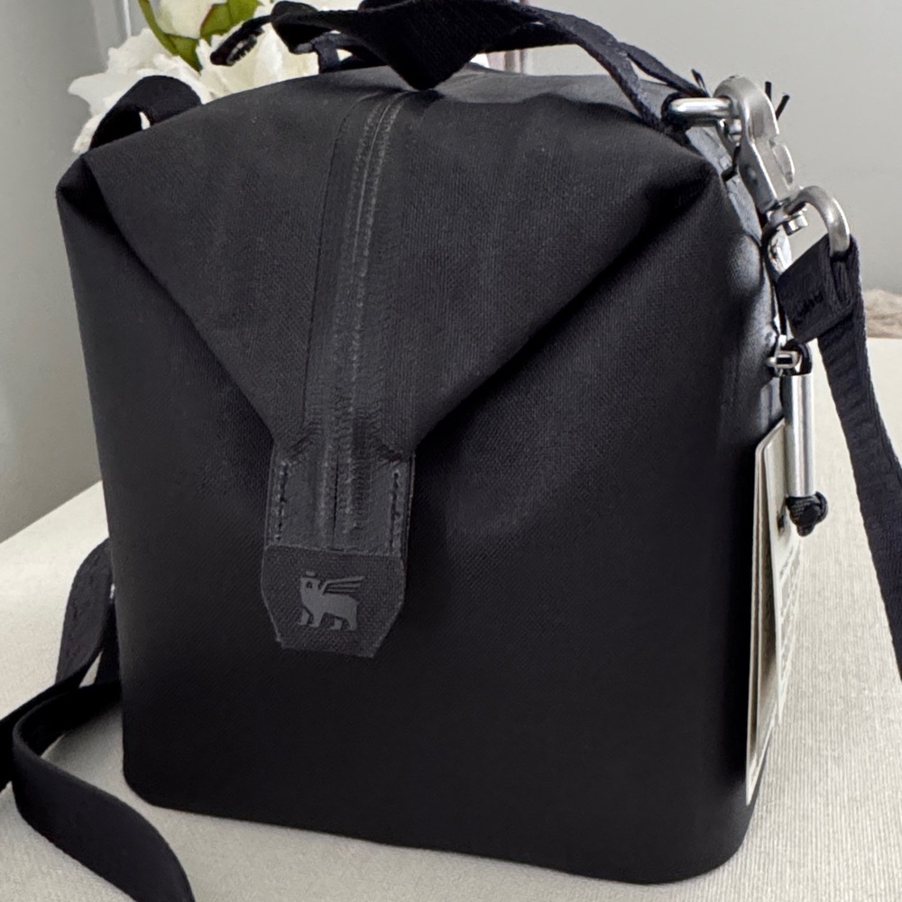 New Stanley Julienne Mini Soft Cooler - Black Carry Cooler - Picture 4 of 16